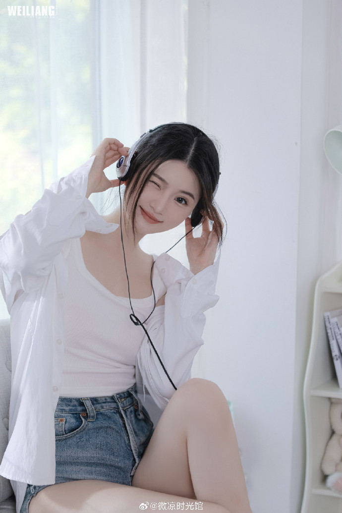 他是谁 封面